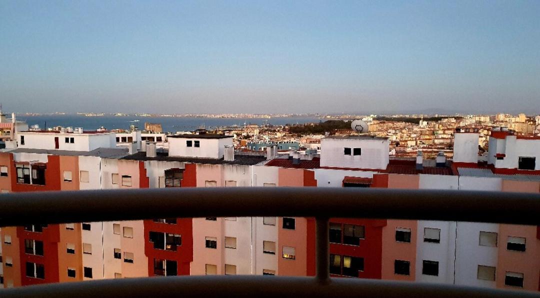 River View & Close To The Beach - Quarto Em Almada Esterno foto